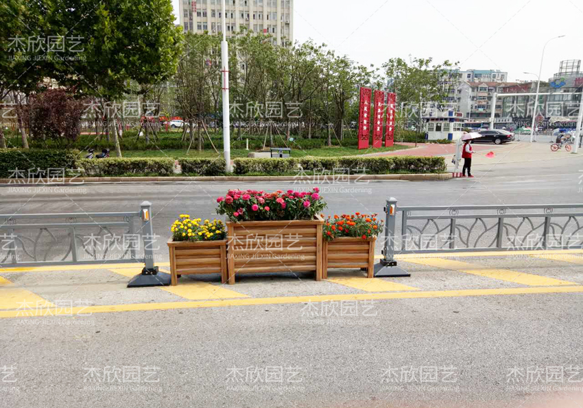 為什么大家都選擇護欄花箱？