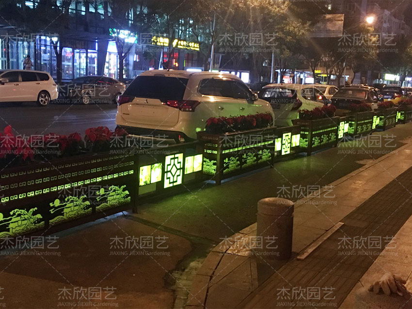這款道路花箱，不僅美觀還能亮化