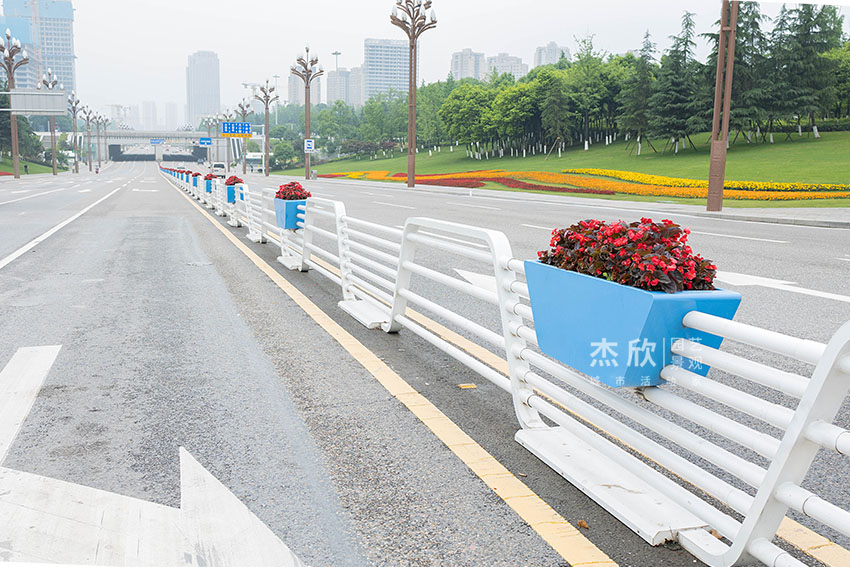 為什么花箱式隔離帶在市政大量使用？